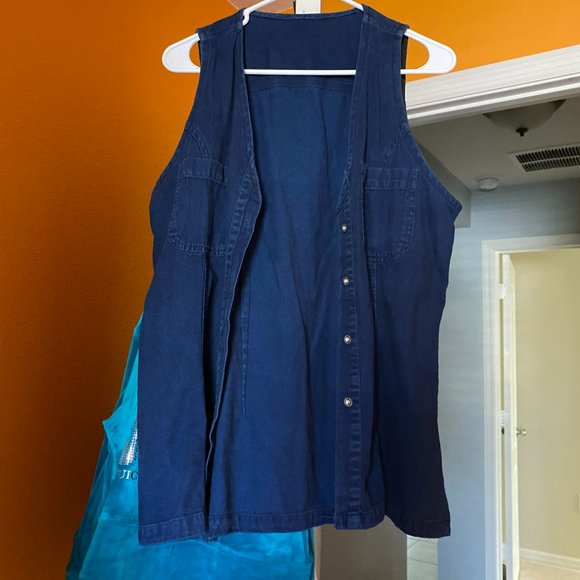 Blue unisex button down. - Picture 2 of 5